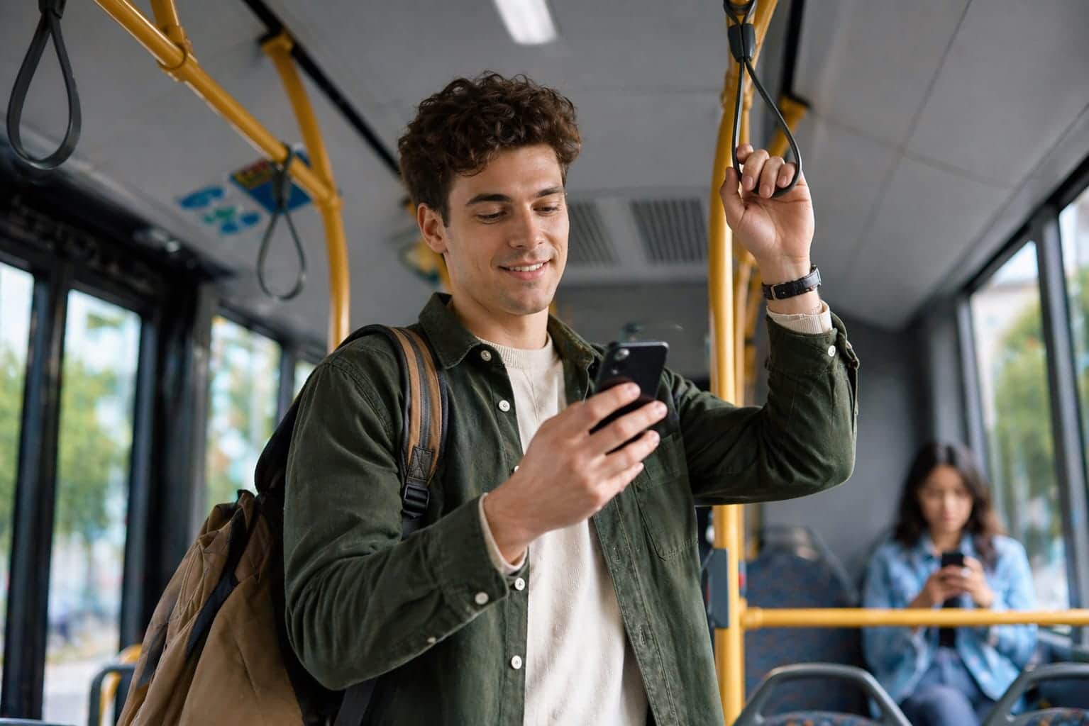 Employee on the bus using the team chat in the Shiftdesk scheduling app